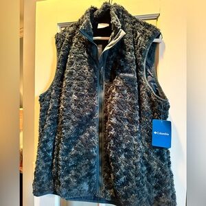 NWTs Columbia Fleece Vest. L.